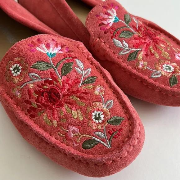 NWOT Johnny Was Vivian Moccasins Pink Suede Floral Embroidered Shoe Flats