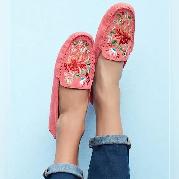 NWOT Johnny Was Vivian Moccasins Pink Suede Floral Embroidered Shoe Flats