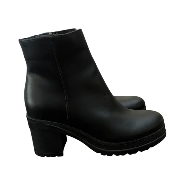 NWOT La Canadienne Percle Almond Toe Black Chelsea Boots – 9.5 M