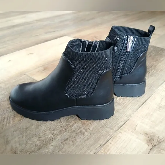 NWOT Marc Fisher Big Girls Heidi Platform Outsole Chelsea Boots Size 5