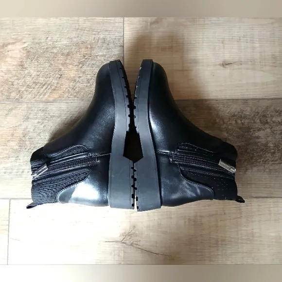 NWOT Marc Fisher Big Girls Heidi Platform Outsole Chelsea Boots Size 5
