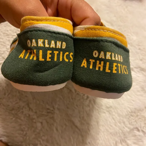 NWOT Oakland Athletics baseball stripes canvas loafers shoes flats size L (9-10)