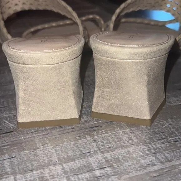 NWOT▶️ PELLE MODA ◀️ Ralli Sandals. 10 M