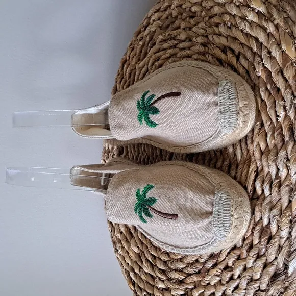 NWOT Soludos Womens Flat Tan Canvas Espadrille Loafers Palm Tree Embroidered S-9