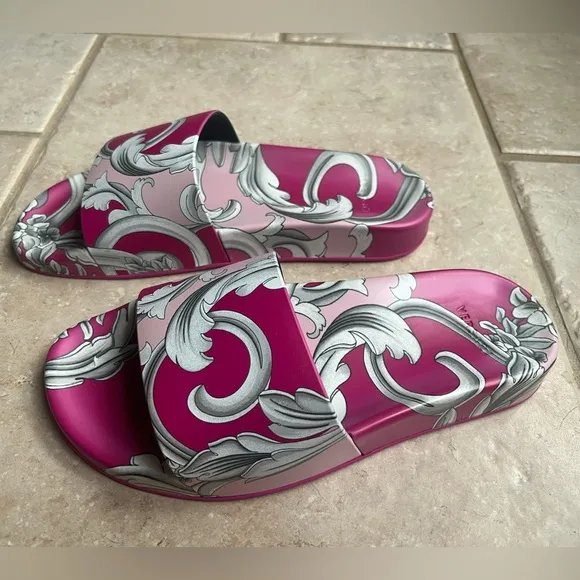 NWOT VERSACE Women's English Rose &amp; Fuxia Barocco Print Pool Slide Shoes