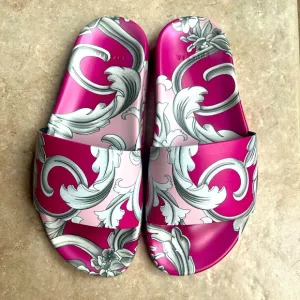 NWOT VERSACE Women's English Rose &amp; Fuxia Barocco Print Pool Slide Shoes