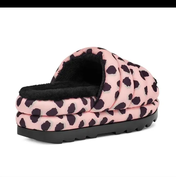 NWOT Women's Size 9 UGG Fuzzy Slides