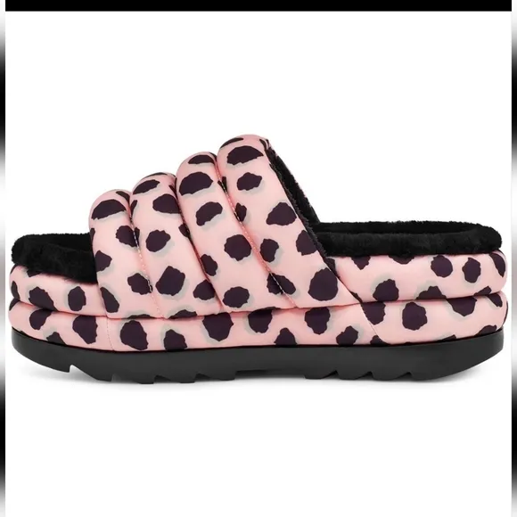 NWOT Women's Size 9 UGG Fuzzy Slides