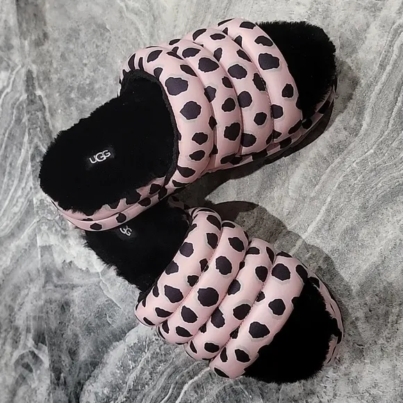 NWOT Women's Size 9 UGG Fuzzy Slides