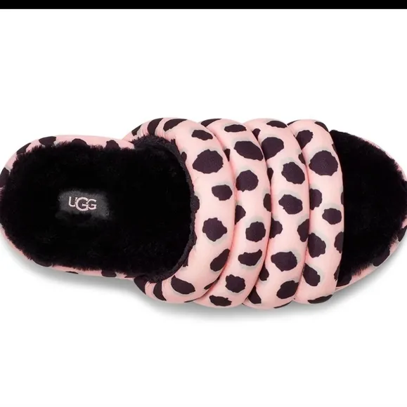 NWOT Women's Size 9 UGG Fuzzy Slides