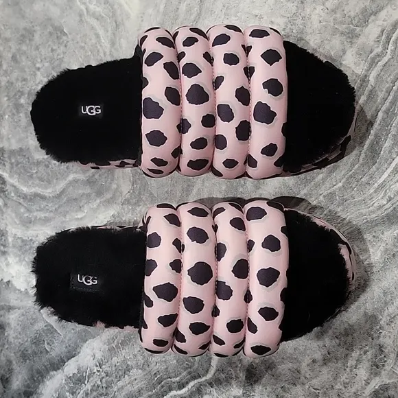 NWOT Women's Size 9 UGG Fuzzy Slides