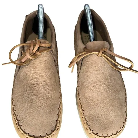 NWT Clarks Chukka Boots Originals Weaver Tie Tan Suede Leather Very Comfy 8.5