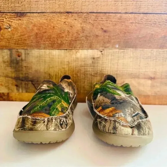 NWT Crocs Real Tree Santa Cruz Loafers