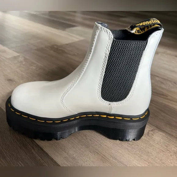 NWT Doc Marten Platform 2976 Chelsea Boots in Smooth White Leather size 5