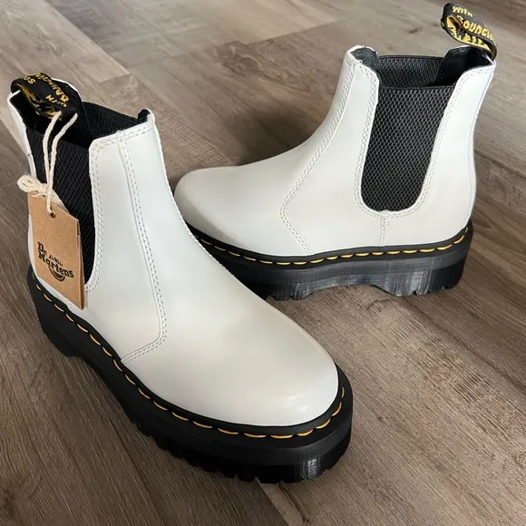 NWT Doc Marten Platform 2976 Chelsea Boots in Smooth White Leather size 5