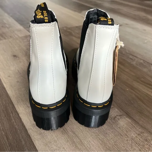 NWT Doc Marten Platform 2976 Chelsea Boots in Smooth White Leather size 5