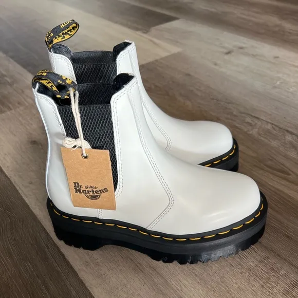 NWT Doc Marten Platform 2976 Chelsea Boots in Smooth White Leather size 5