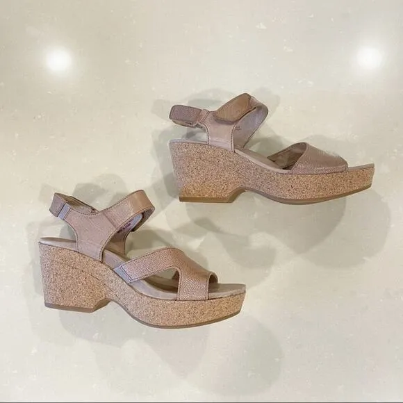 NWT Earth Khaya Kella Leather Platform Sandals Sapphire Taupe 8