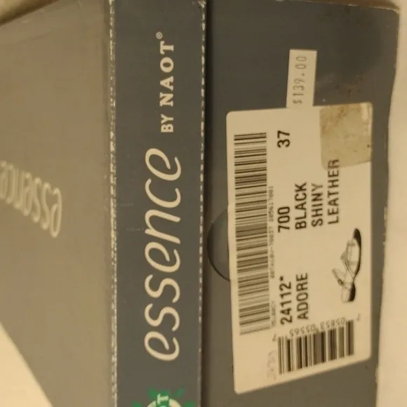 𝅺nwt Essence leather sandals black 6.5