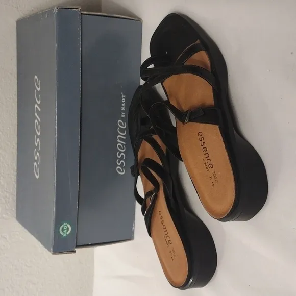 𝅺nwt Essence leather sandals black 6.5