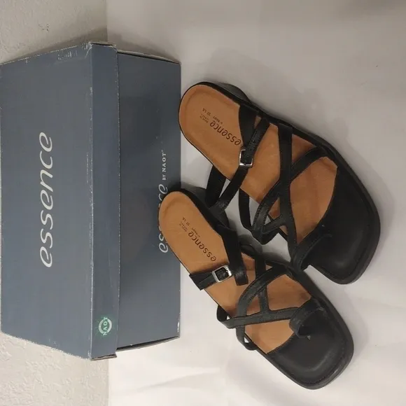 𝅺nwt Essence leather sandals black 6.5