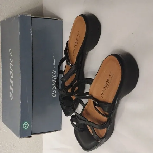 𝅺nwt Essence leather sandals black 6.5