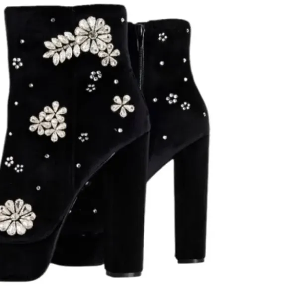NWT Express Elegant Velvet Gem Embellished Side Zip Platform Ankle Boots Black 8
