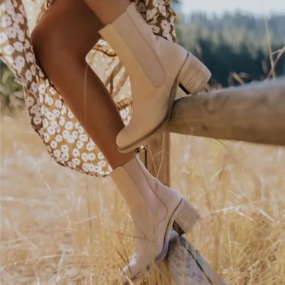 NWT Free People Essential Leather Stacked Heel Chelsea Boot Bootie Sandy Beige 9