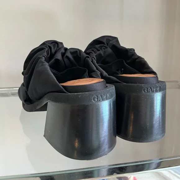 *NWT* GANNI 38 Black Satin Sandals with Chunky Heel