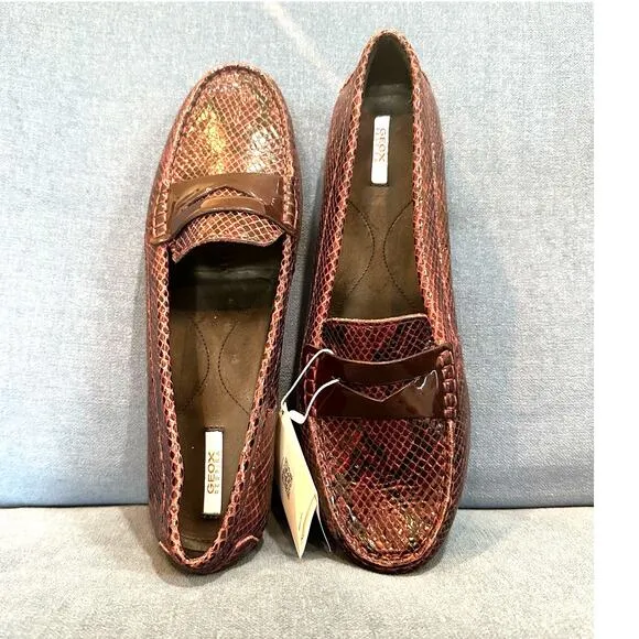 NWT Geox Reddish/Purple Faux-Snakeskin Loafers, Sz 39.5 (9.5) (JJ)