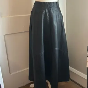 NWT June Ambrose Black Faux Leather Skirt Sz. 10