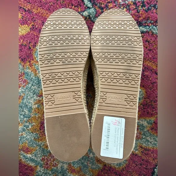NWT Kaanas | Women’s metallic/brown suede espadrille flats, great tread! Size 10
