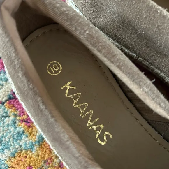 NWT Kaanas | Women’s metallic/brown suede espadrille flats, great tread! Size 10