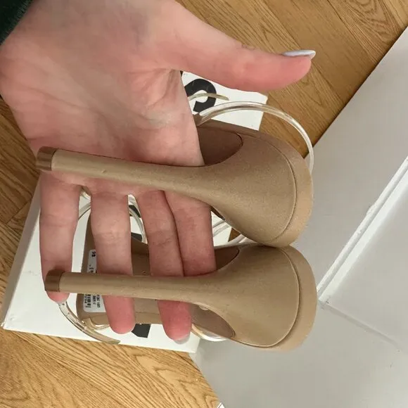 NWT Schutz Amelia Ankle Strap Leather Sandals Nude Size 9B Crisscross Straps