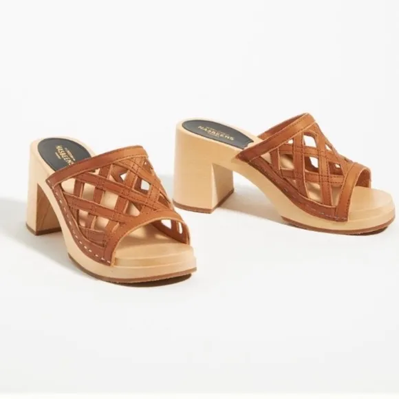 NWT Swedish Hasbeens Basket Clog Sandals in Honey Size 8