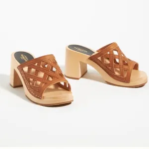 NWT Swedish Hasbeens Basket Clog Sandals in Honey Size 8