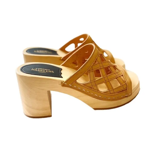 NWT Swedish Hasbeens Basket Clog Sandals in Honey Size 8