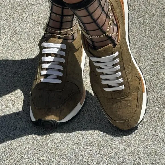 NWT Unisex Ostrich Cork Leather Footwear