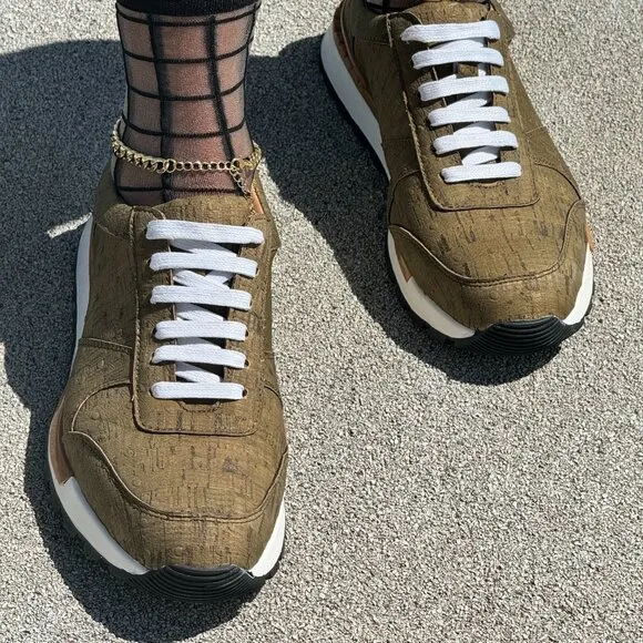 NWT Unisex Ostrich Cork Leather Footwear