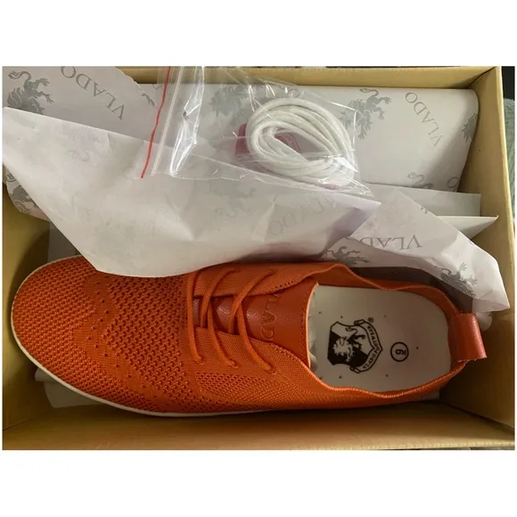 NWT VLADO VENICE SNEAKERS