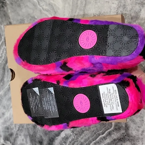 NWT Women's Size 6 UGG Fuzzy Slides