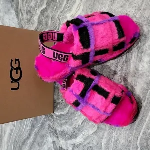 NWT Women's Size 6 UGG Fuzzy Slides