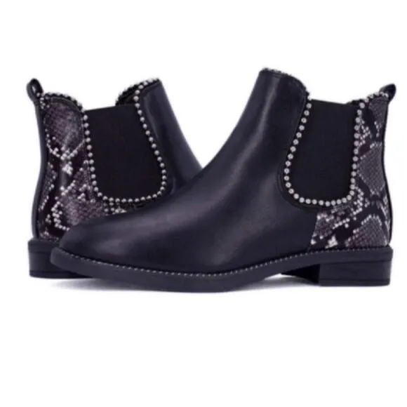 NWT Women's Snakeskin Print Studded Chelsea Boots Black 6