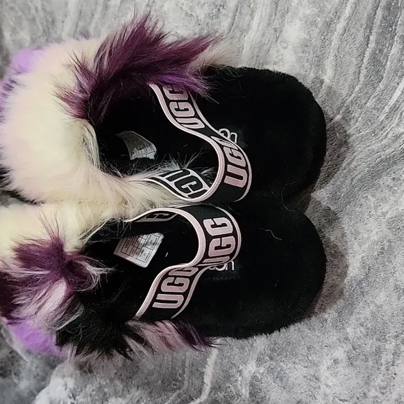 NWT Women's UGG Fluffy Slides