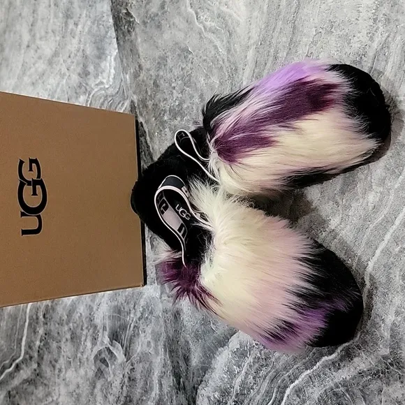 NWT Women's UGG Fluffy Slides