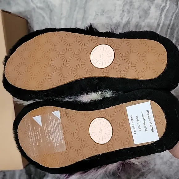 NWT Women's UGG Fluffy Slides