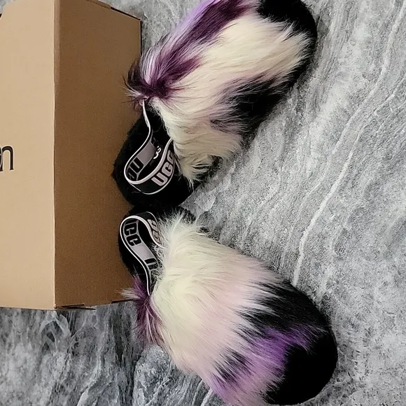NWT Women's UGG Fluffy Slides
