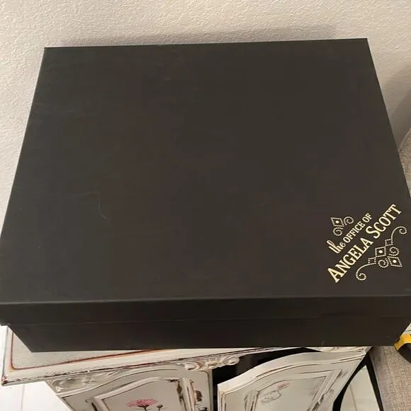 NWT Angela Scott Western Boots