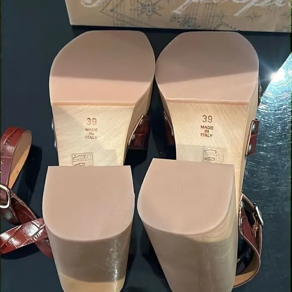 NWT Free People Mallory leather clog sandals 9