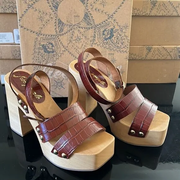 NWT Free People Mallory leather clog sandals 9
